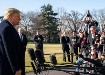 부활절과 겹친 트랜스젠더의 날… 보수·진보 진영 충돌