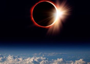 ‘돌연변이’ 개기일식…미국이 들썩인다