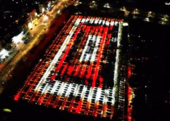 테슬라 1000대로 연출한 라이트쇼(영상)