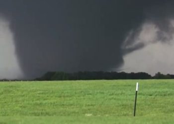 거대 토네이도 남동부 강타, 홍수경보 발령 … 매스터스 연기, 빌딩 붕괴, 10만가구 정전(영상)