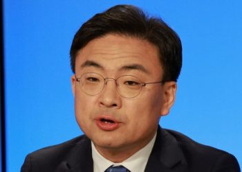 조국당 홈피에 ‘신장식 불륜 의혹’ 게시글