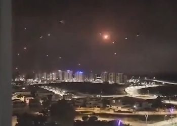 (속보)이란, 대규모 보복공격 단행…예루살렘 수백여대 드론-미사일, 아이언돔 작동(영상)