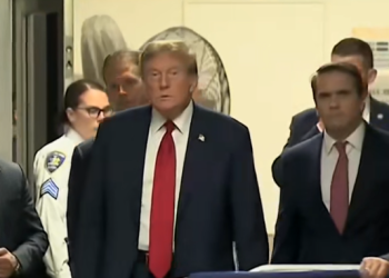 형사재판 받는 첫 전직대통령… 트럼프 “정치적 박해”(영상)