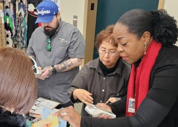 LA메트로, 시니어 센터서 교통카드 출장 발급