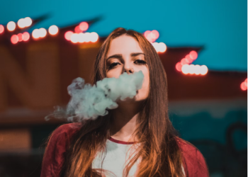 영국 2009년 1월1일 이후 출생자 평생 담배구입 금지