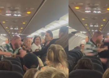 “유니폼이 수치”…술 취한 축구팬, 기내 난동(영상)