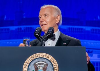 반전시위 확산되는데…바이든, 기자들 불러 바베큐 파티