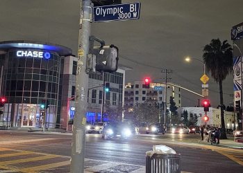 ‘시니어 센터의 힘’ 한인타운 올림픽-놀만디 좌회전 신호등 설치