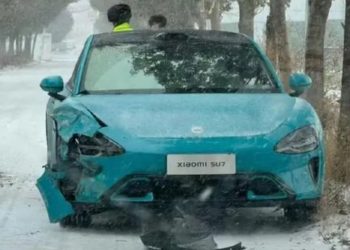 대륙의 실수?…샤오미 전기차 시승 중 잇딴 사고’굴욕'(영상)