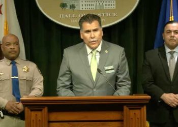 (2보)LA 셰리프 경관 등 뒤에서 총격, 괴한 정체 드러났다.