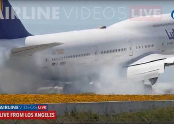 LA공항 대참사 날 뻔…착륙시도 중 활주로 충돌(영상)