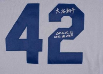 오타니 ’42번’ 유니폼 경매…입찰예상가 10만달러 넘어