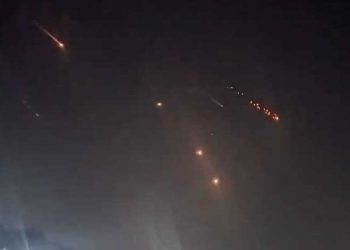 (1보)이스라엘, 이란에 미사일 발사…”이스파한 인근서 폭발음”