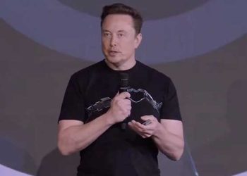 머스크 테슬라 회장직에서 물러난다