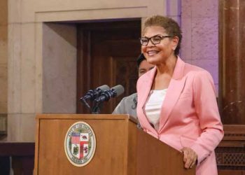 “노숙자 4만 6천명 현실…저가주택 1만 6천채 공급할 것”…배스 LA시장(영상)