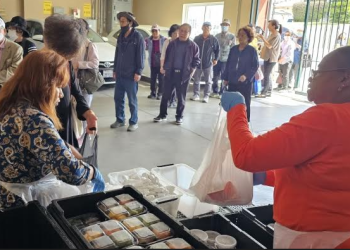 한식 점심 인기 폭발…시니어센터, 노인국에 100인분 추가 요청