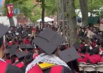 “팔레스타인 해방”…하버드 졸업생 수백 명 ‘집단퇴장'(영상)