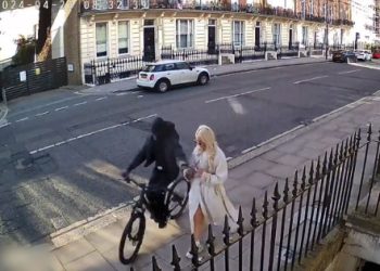 방심하면 털린다…이 곳에서 사용하면 안 되는 ‘이것'(영상)