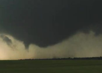 건물 200채 파괴, 15명 사망…중남부 강타한 토네이도(영상)