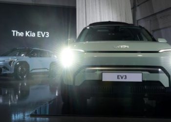 기아, EV3 세계 최초 공개…”성능·가격 다 잡았다”