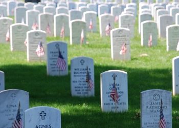 “메모리얼 데이 일하면 오버타임 임금 지급해야 하나”