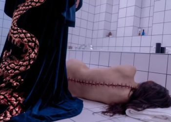 61살 데미 무어와 누드 연기 화제