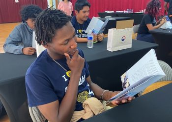 [화제] 미 고교생들 “한국으로 유학가고 싶어요”… LA서 열린 한국유학 설명회