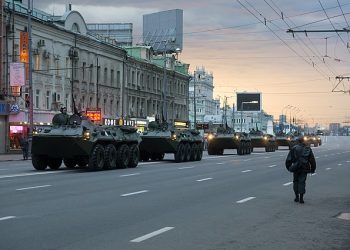 러, 푸틴 지시로 전술핵무기 사용 모의훈련