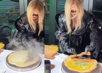 중국 노점서 ‘계란빵’ 만드는 금발 여성…팝스타 리한나였다