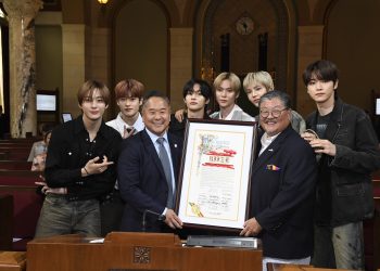 LA시, 한국 보이밴드 ‘라이즈’에 감사장…LA 관광 홍보 기여