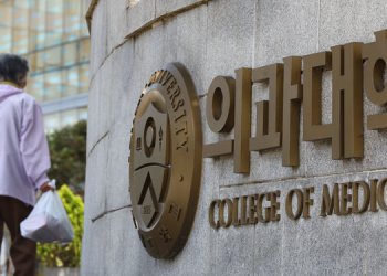 “또 특혜 주네”…의대생 국시연기 검토에 누리꾼 ‘부글부글’