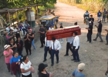 [화제]관 어깨에 메고 둠칫둠칫…축제 같은 장례식