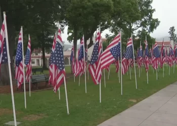 이런 짓을 누가?… LA 도서관 성조기 거꾸로 뒤집혀