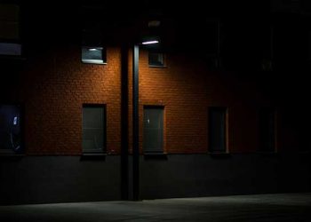 “우리 동네 가로등 불빛이 어두워 졌어요..이유가?”