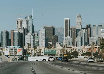 캘리포니아 또 세금 신설하나..운전자에 세금부과 고심 중