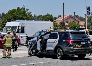 LA 셰리프 순찰차 하늘 날았다(영상)