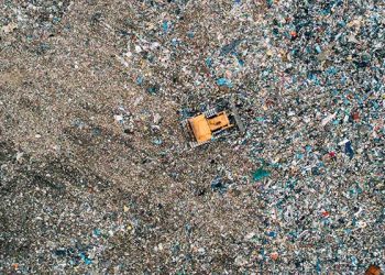 생후 3주 영아 실종.. 쓰레기 매립지 수색 중