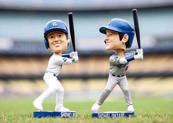 오타니 버블헤드 인형 인기폭발…팬들 몰려 교통체증