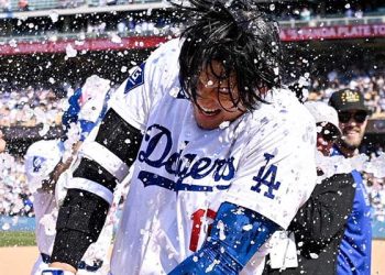 오타니, 다저스 이적 후 첫 끝내기 안타…3연승 견인