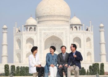 김정숙, 인도 출장 4일간 4인 가족 5년치 식비 써