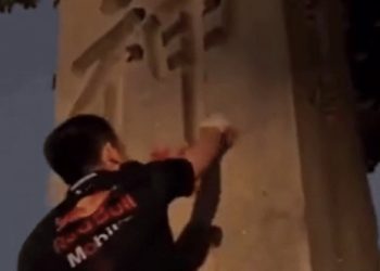 야스쿠니 신사에 ‘TOILET’ 낙서하고 용변테러