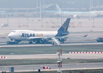 인천공항 착륙하던 미국 화물기 타이어 파열