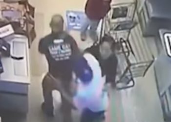 마켓서 절도 제지하던 랄프스 직원 마구잡이 폭행 당해(영상)