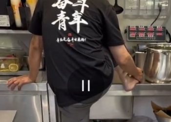 유명 밀크티 매장 직원 ‘싱크대서 발세척’ 발각