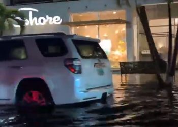 천년 만에 덮친 폭우 재앙, 도시 기능 마비 …시간당 200mm 물폭탄