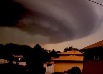 하늘 뒤덮은 거대한 뇌운 [오늘의 한 컷]