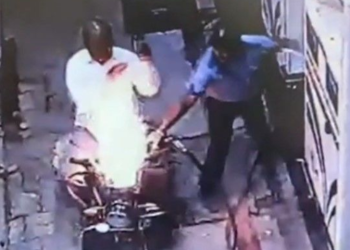 “주유소 휴대폰 사용 안돼” …주유소 불태울 뻔(영상)