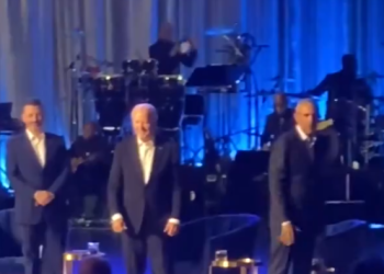 오바마 “트럼프, 예전 같으면 출마 박탈 당했을 사람”