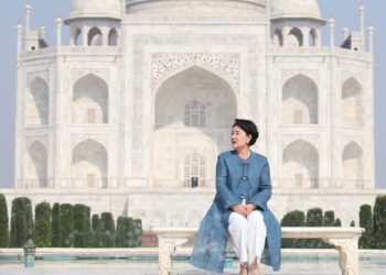 ‘타지마할’ 김정숙, 배현진 고소 ..”문 회고록 들고 기다리라”