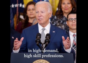 바이든 “시민권자의 불체배우자, 영주권부여”… 드리머 구제 시사